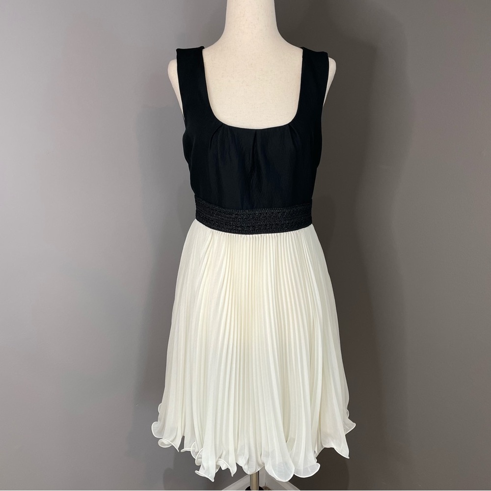 Juicy Couture Silk Blend Fit & Flair Dress Size 4 Black Cream Pleated Skirt